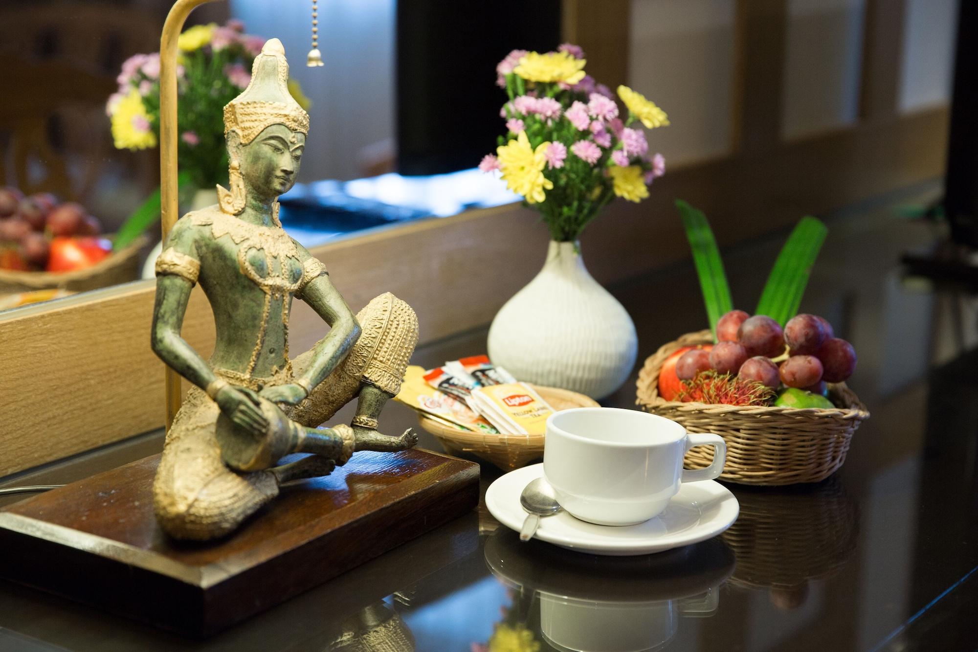 The Tarntawan Hotel Surawong Bangkok Exteriör bild