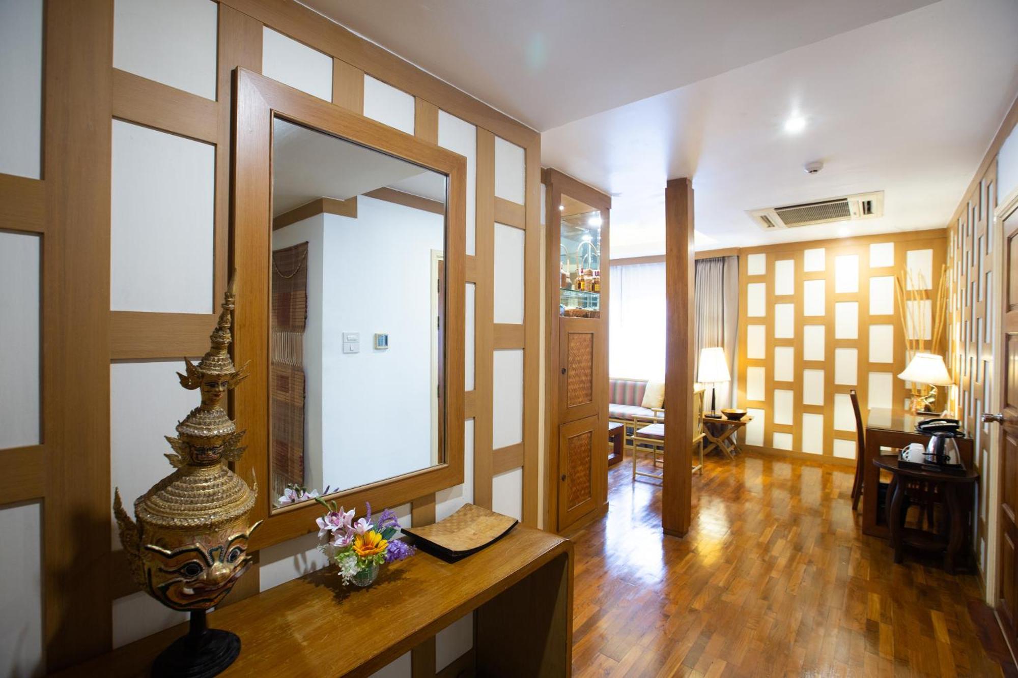 The Tarntawan Hotel Surawong Bangkok Exteriör bild