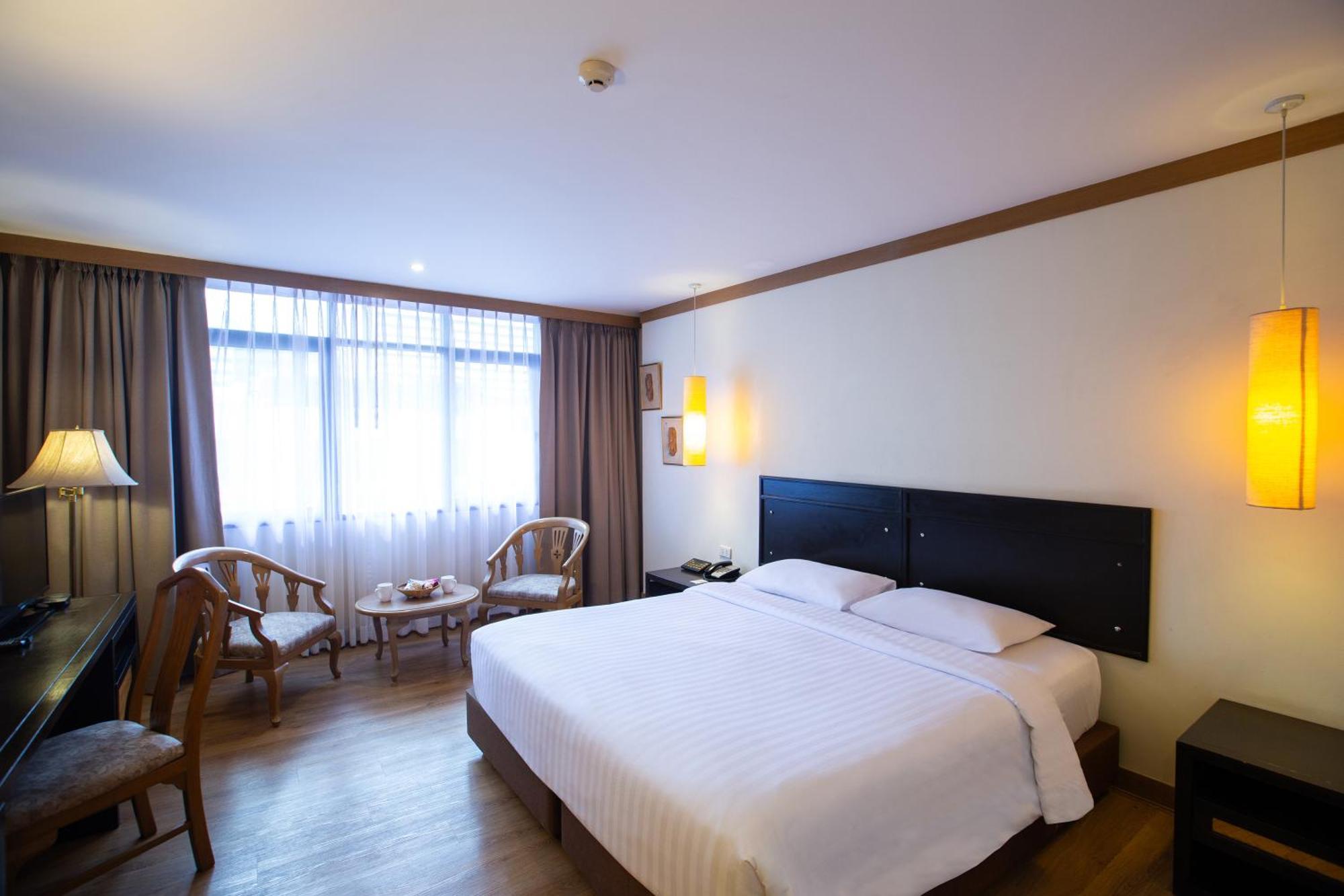 The Tarntawan Hotel Surawong Bangkok Exteriör bild